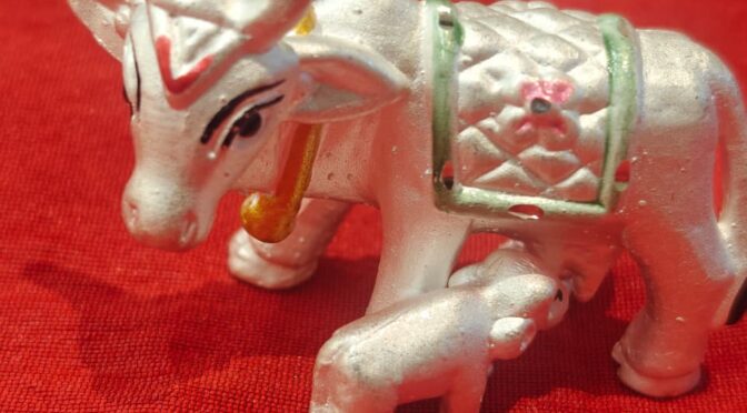 Cow Calf Statue – Hollow – Silver – Article
