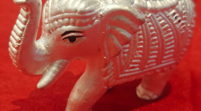 Elephant Statue – Hollow – Silver – Article