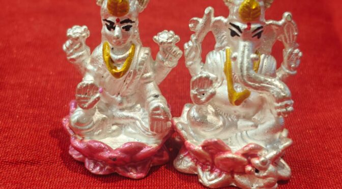 Laxmi Ganesh Color Statue – Hollow – Silver – Article